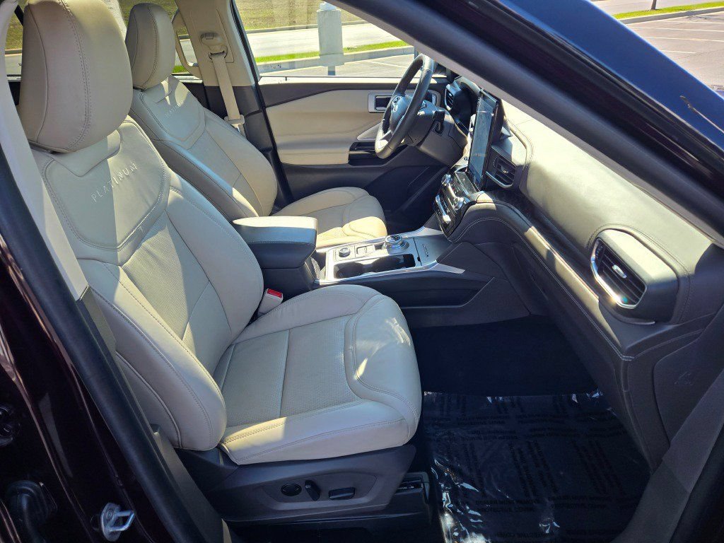 Certified 2023 Ford Explorer Platinum w/ Technology Package AWD/4WD image 7