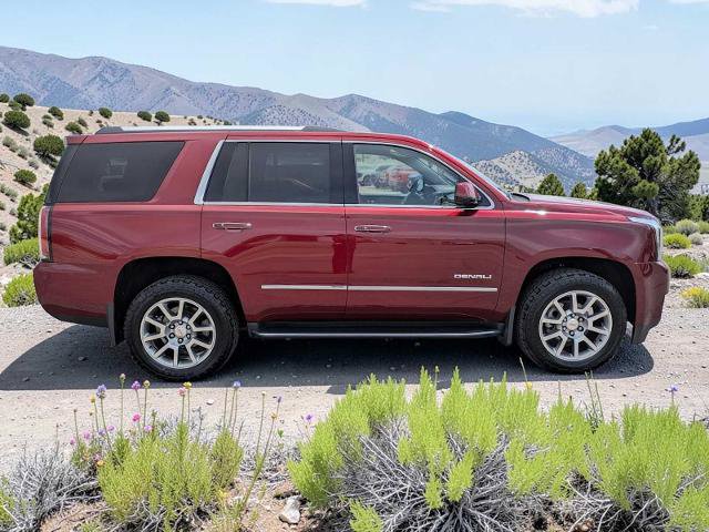 Used 2017 GMC Yukon Denali AWD/4WD image 7