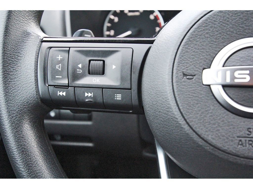 Used 2023 Nissan Rogue SV FWD image 18