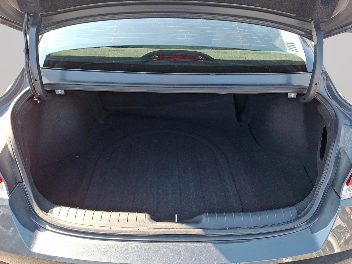 Used 2023 Hyundai Elantra SEL w/ Convenience Package image 28