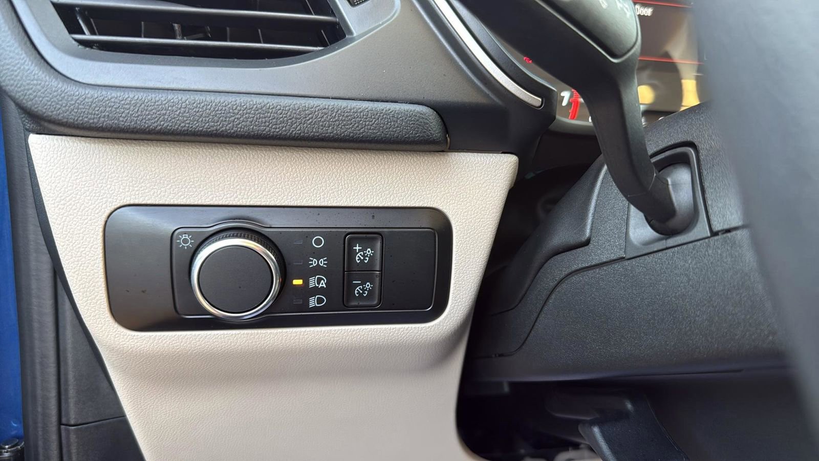 Certified 2022 Ford Escape SE w/ SE Sport Appearance Package image 18