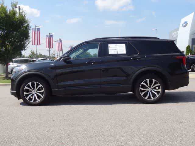 Certified 2025 Ford Explorer ST-Line AWD/4WD image 2