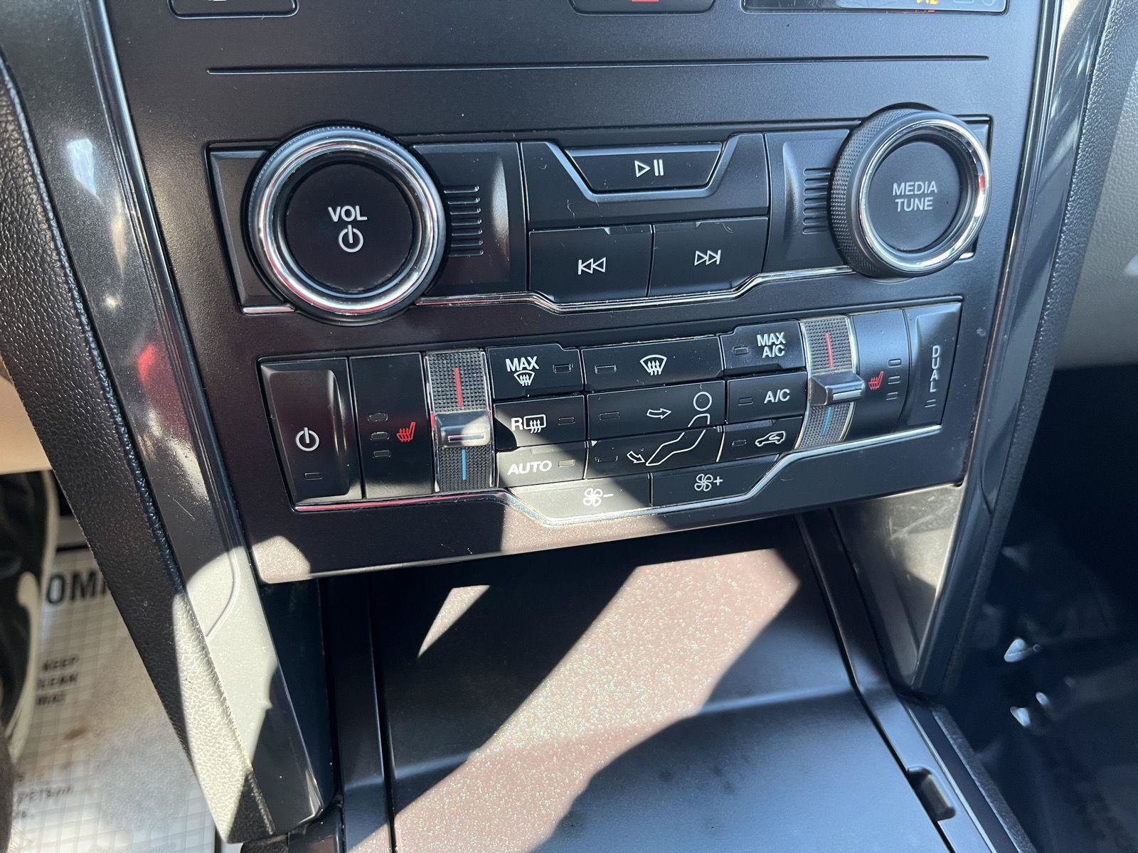 Certified 2018 Ford Explorer XLT w/ Equipment Group 201A FWD image 21