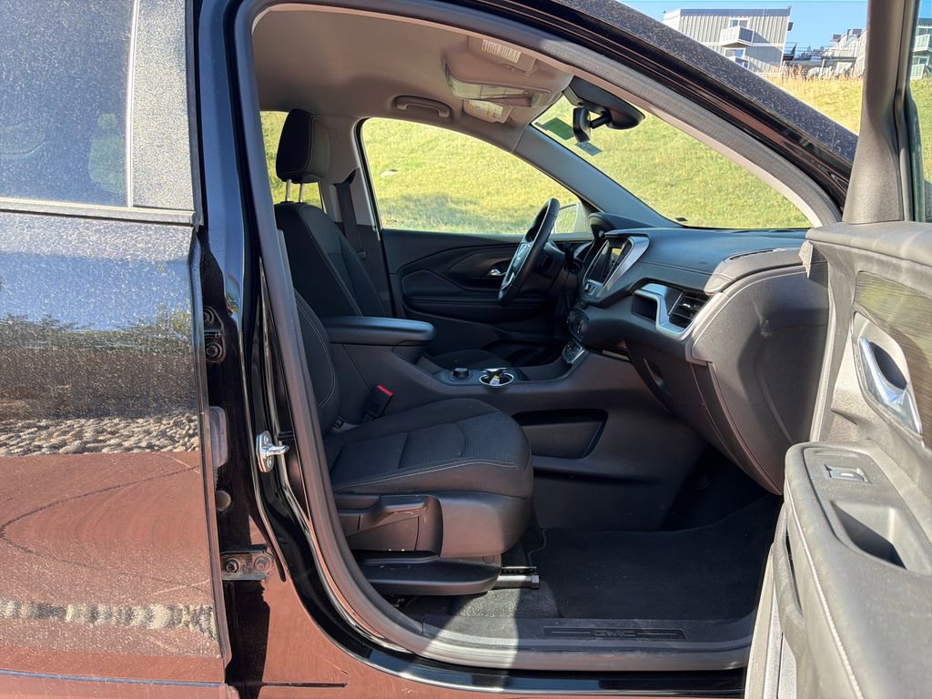 Used 2024 GMC Terrain SLE image 29