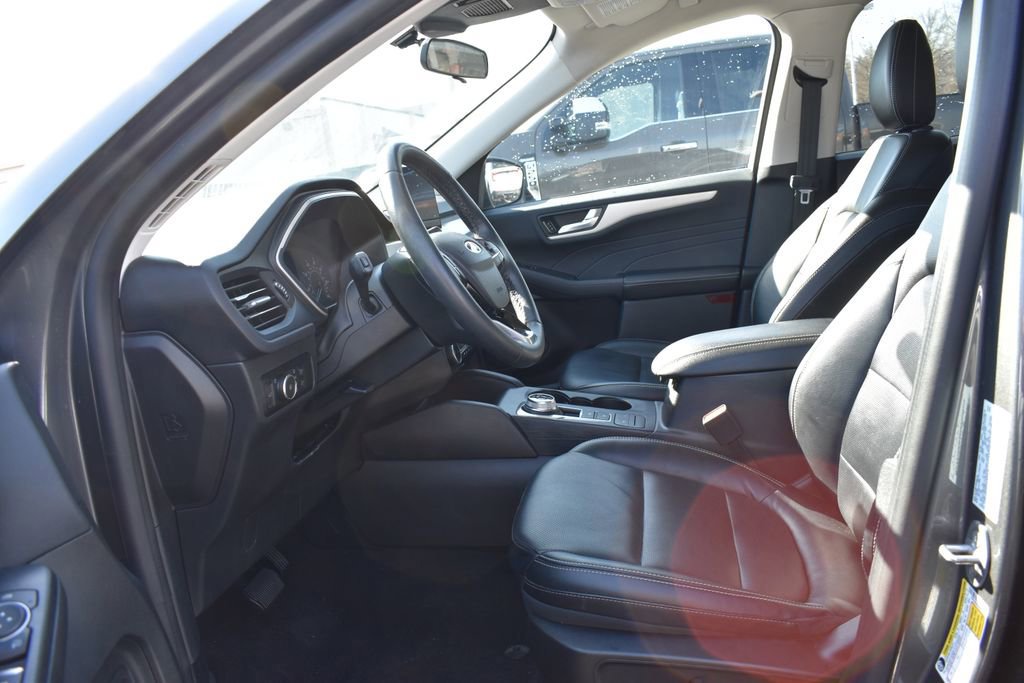 Certified 2022 Ford Escape SEL image 9