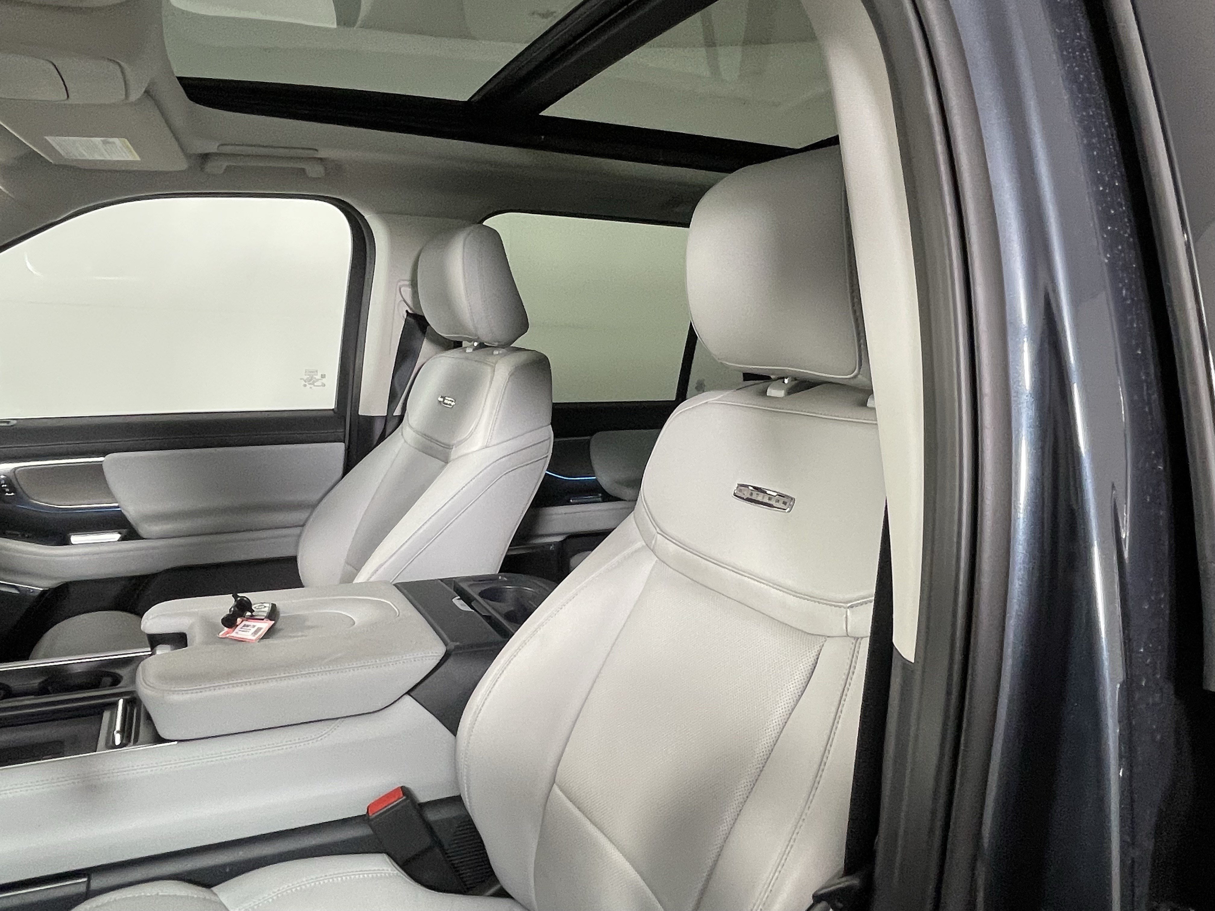 Certified 2025 Ford Expedition Max Platinum w/ Driver's Package AWD/4WD image 17