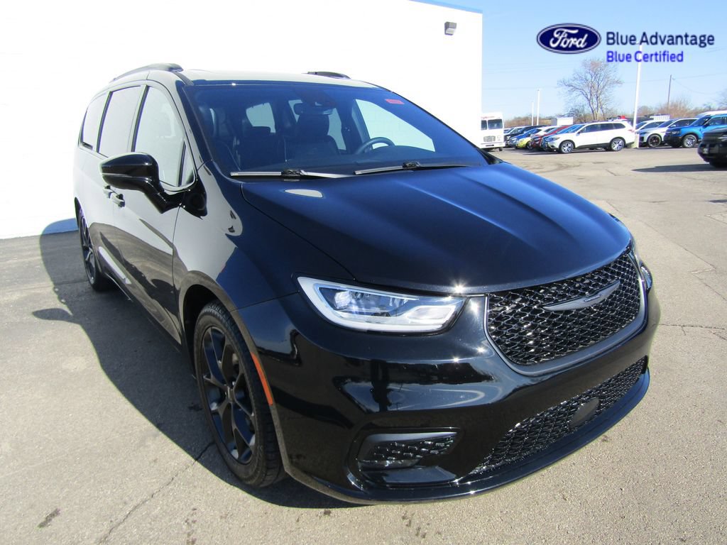 Used 2025 Chrysler Pacifica Limited FWD image 11