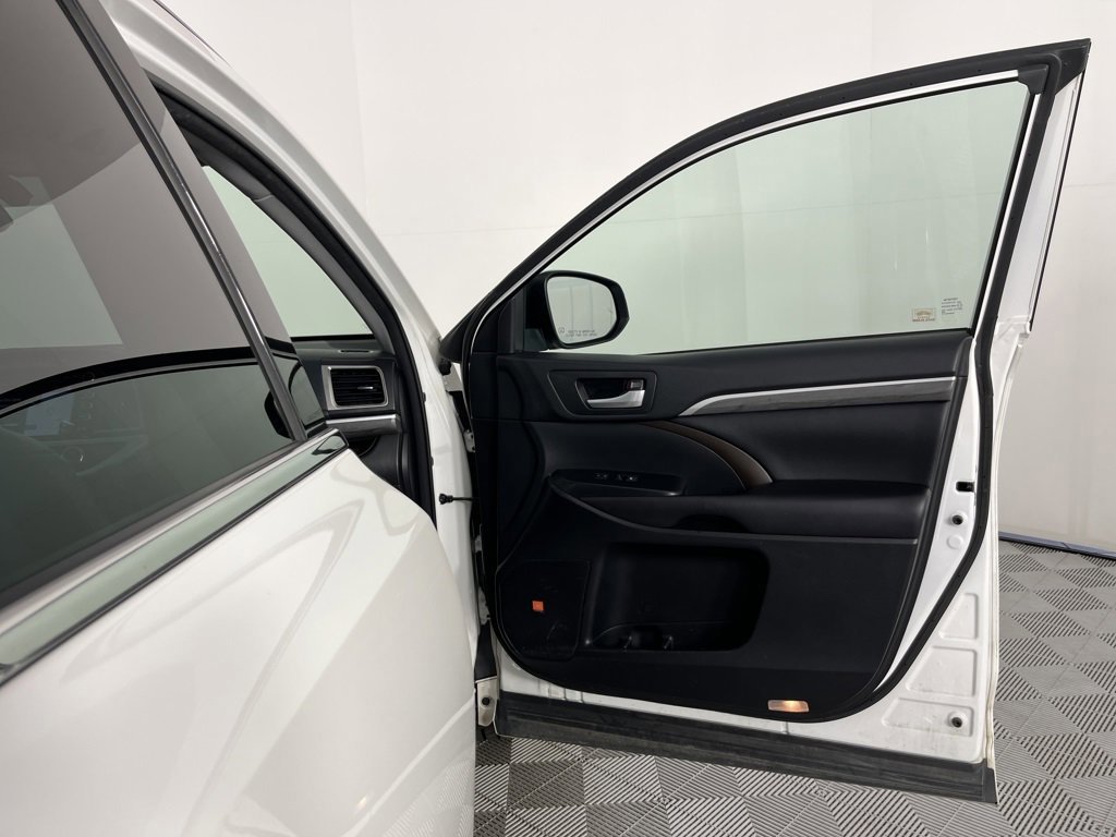 Used 2018 Toyota Highlander Limited image 31