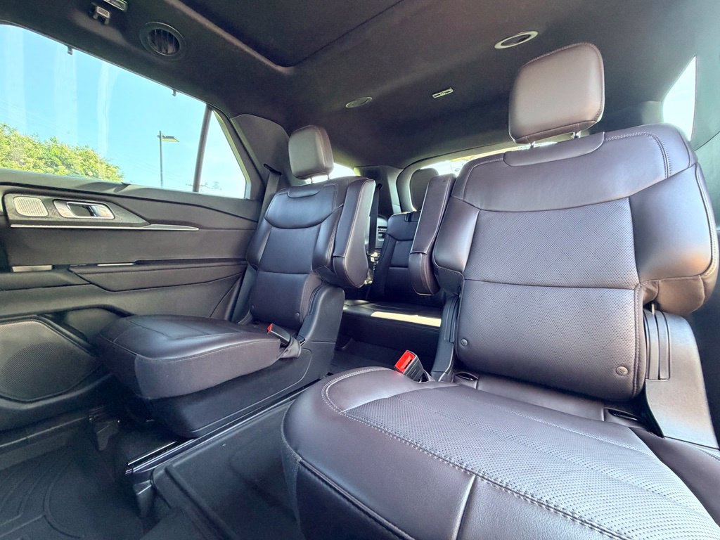 Certified 2025 Ford Explorer Platinum RWD image 15