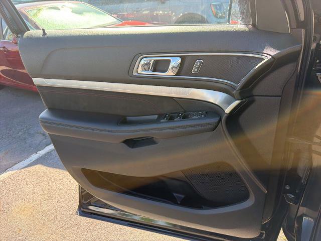 Certified 2018 Ford Explorer XLT w/ Equipment Group 202A AWD/4WD image 22