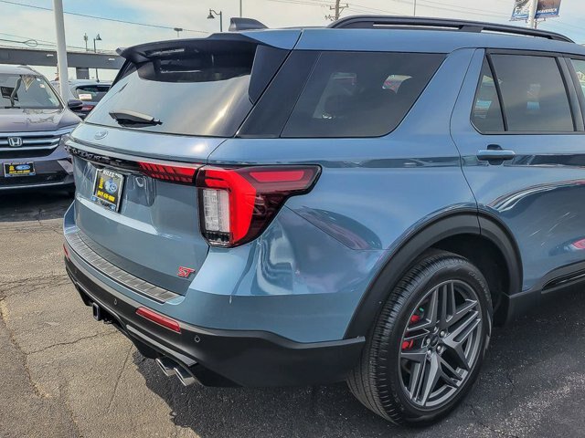 Certified 2026 Ford Explorer ST AWD/4WD image 9