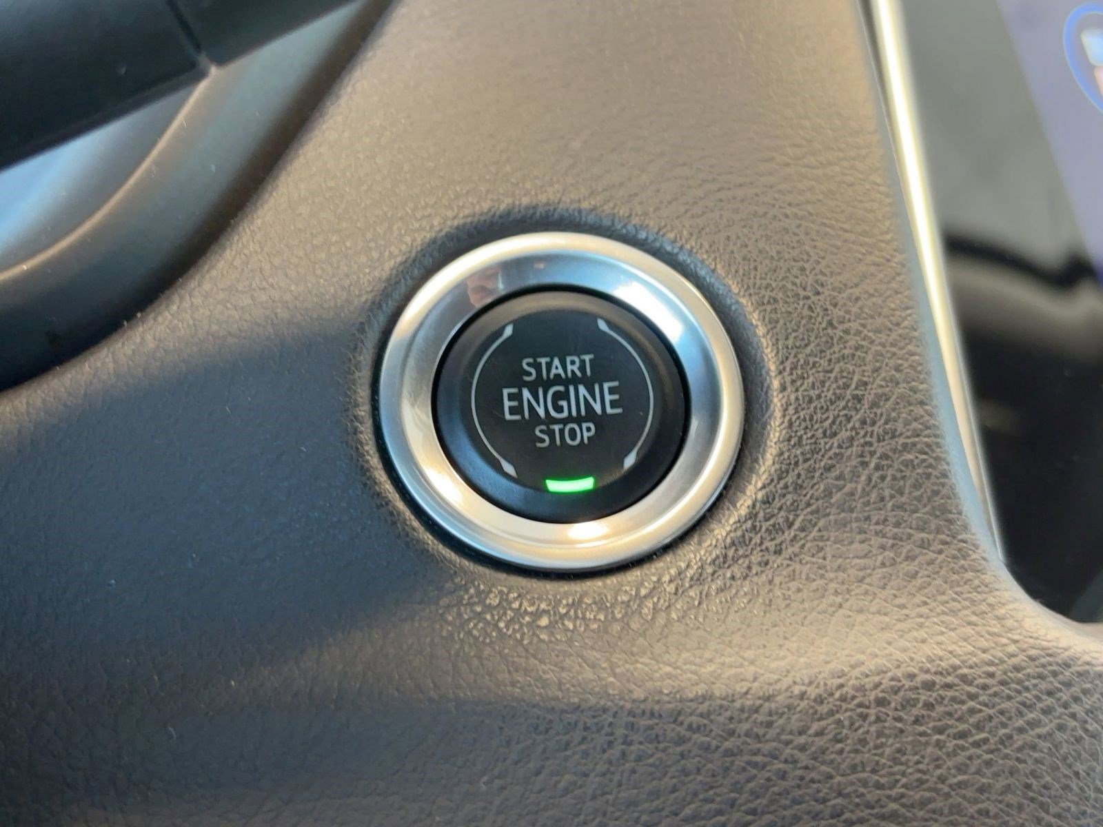 Used 2021 Cadillac XT4 Luxury w/ Cold Weather Package image 27