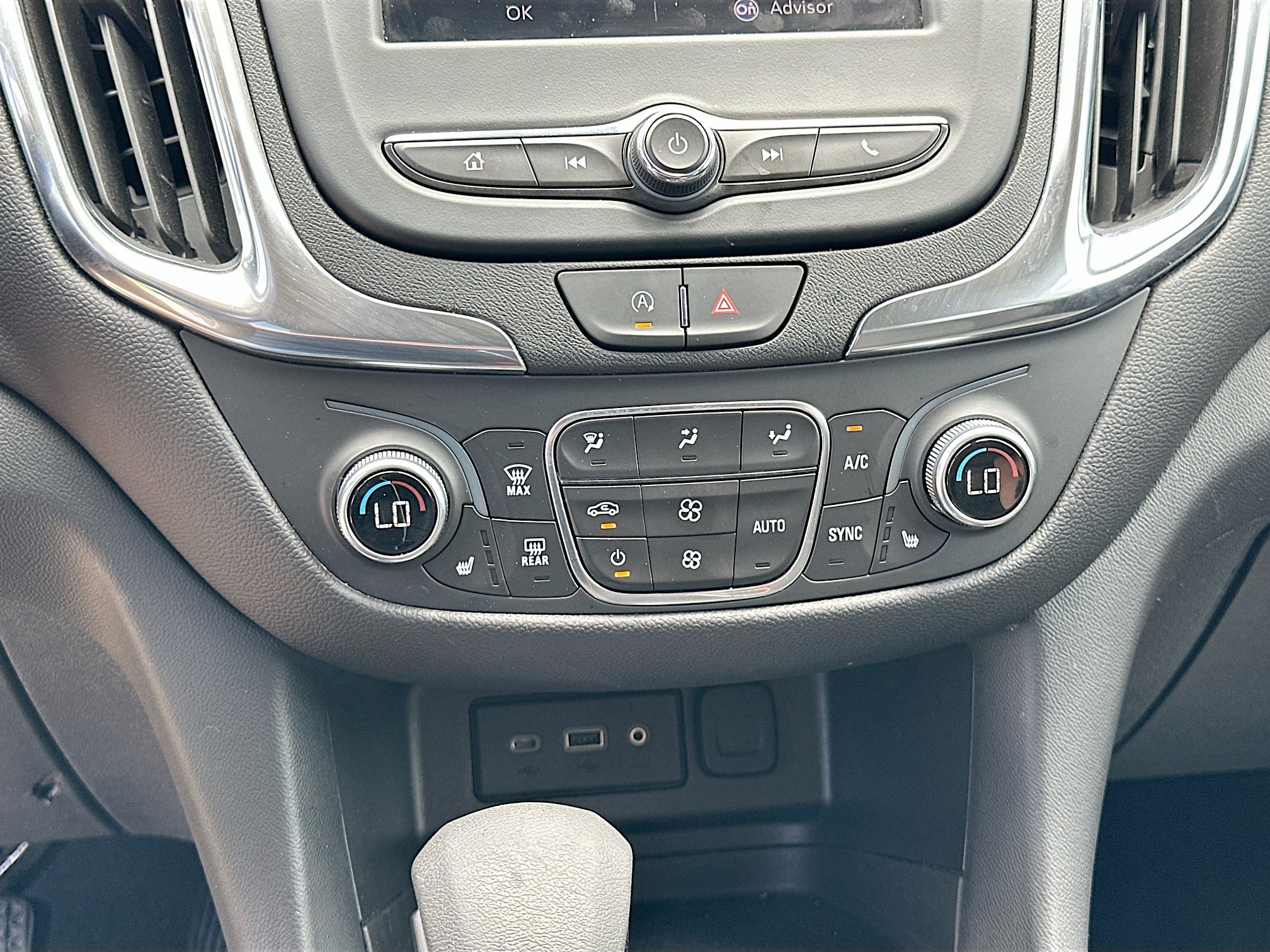 Used 2024 Chevrolet Equinox LT FWD image 15