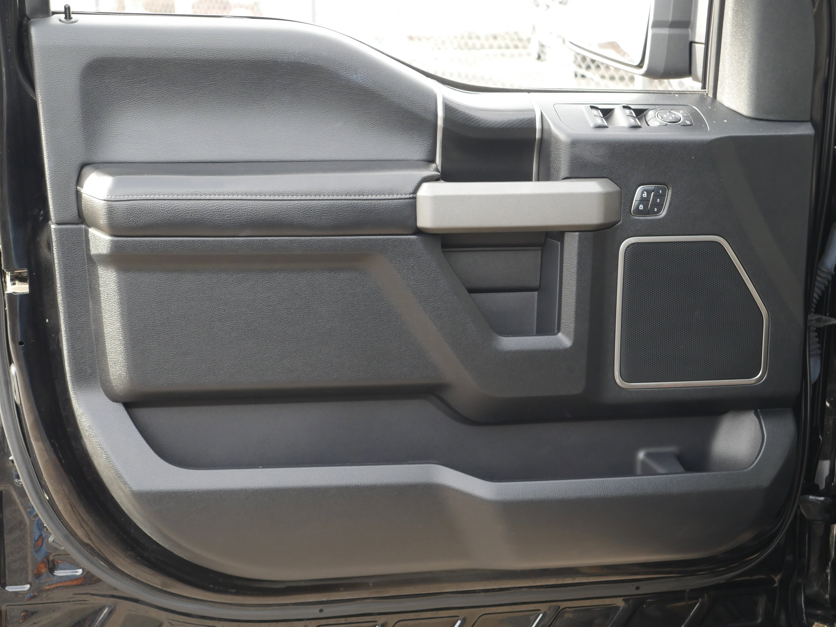 Certified 2017 Ford F150 Raptor w/ Equipment Group 802A Luxury image 40