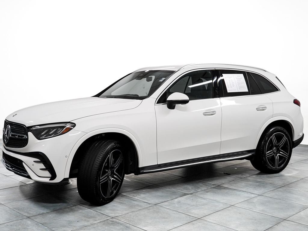 Used 2024 Mercedes-Benz GLC 300 4MATIC w/ AMG Line image 4