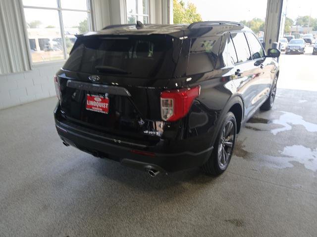 Certified 2023 Ford Explorer XLT w/ Equipment Group 202A image 5