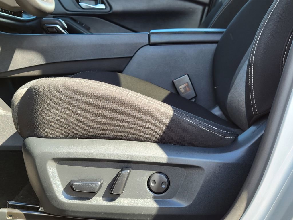 Used 2025 Nissan Rogue SV image 23