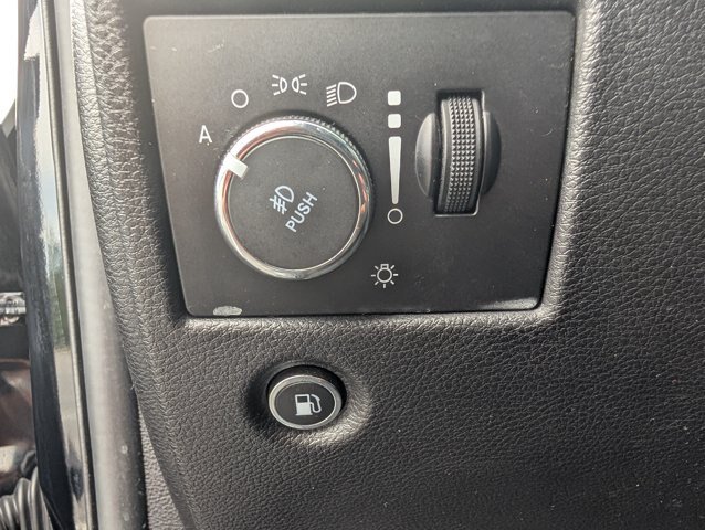 Used 2020 Jeep Grand Cherokee Altitude RWD image 9