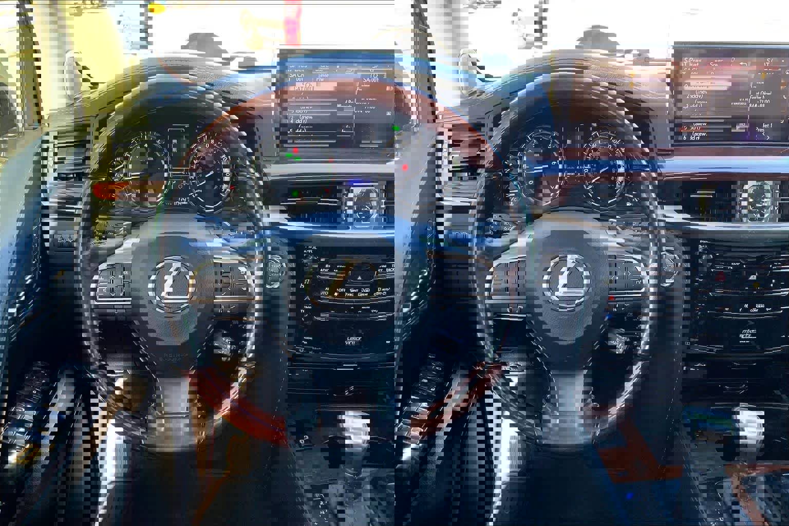 Used 2017 Lexus LX 570 4WD w/ Luxury Package image 8