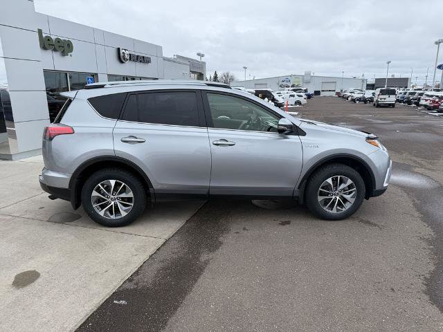 Used 2018 Toyota RAV4 XLE AWD/4WD image 8