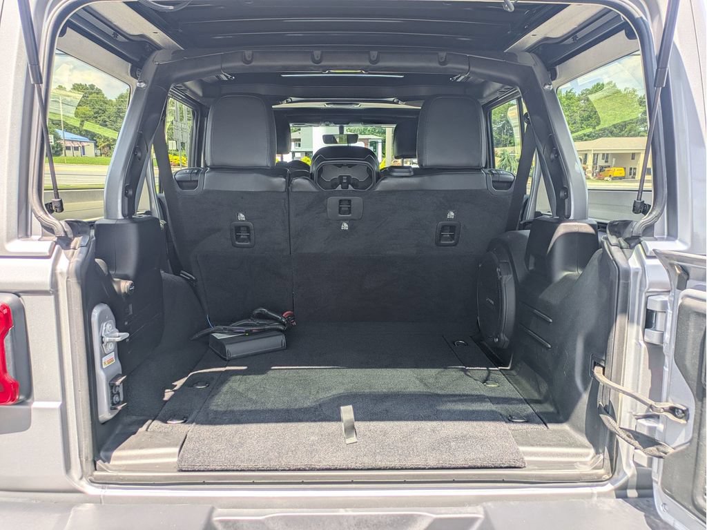 Used 2020 Jeep Wrangler Unlimited Sahara AWD/4WD image 7