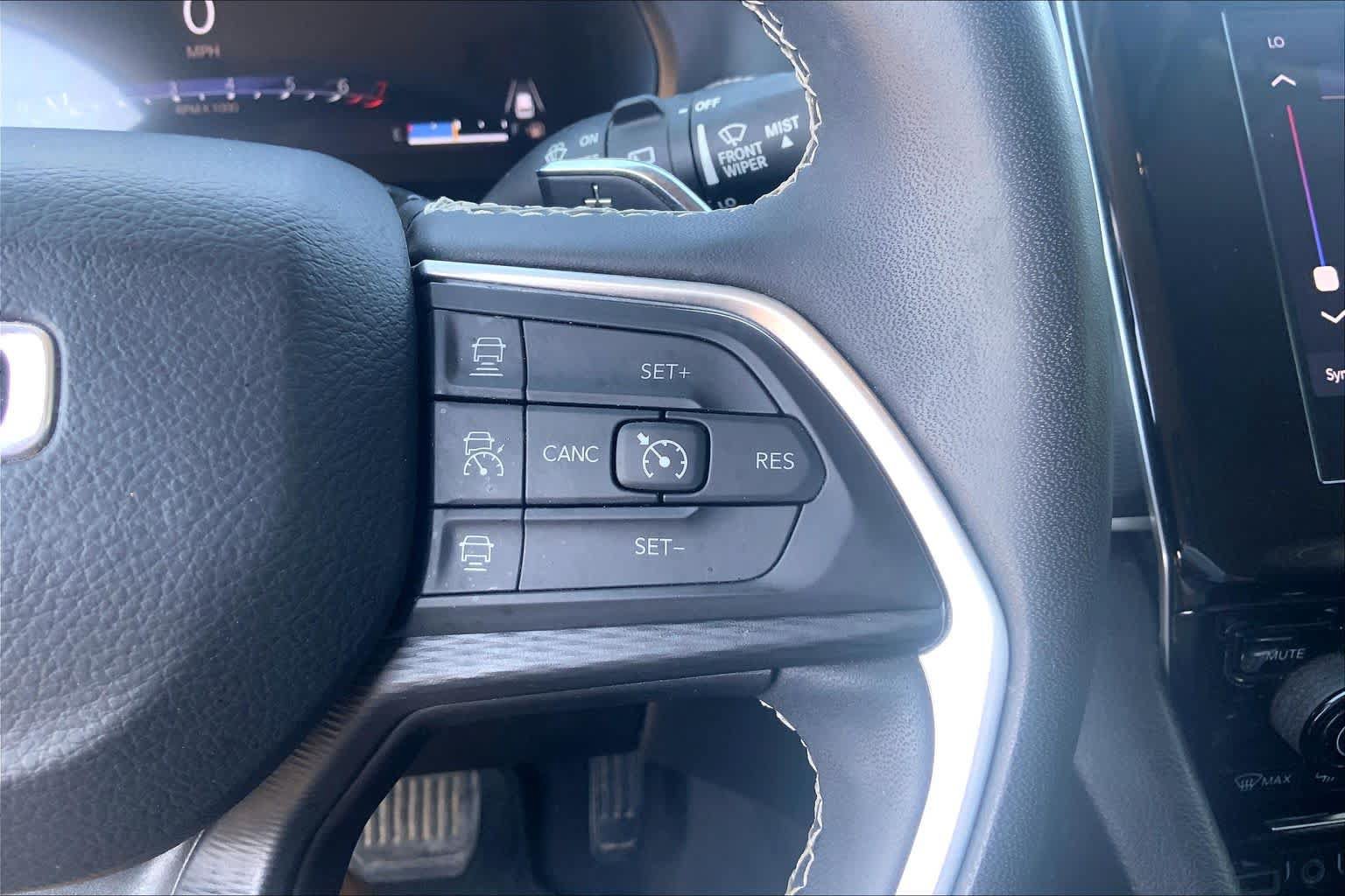 Used 2023 Jeep Grand Cherokee L Laredo RWD image 25