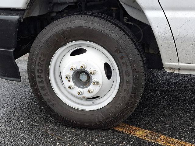 Certified 2022 Ford E-350 and Econoline 350 Super Duty RWD image 9
