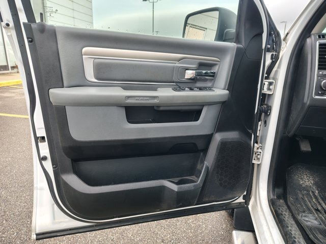 Used 2019 RAM 1500 Classic SLT w/ Protection Group AWD/4WD image 9