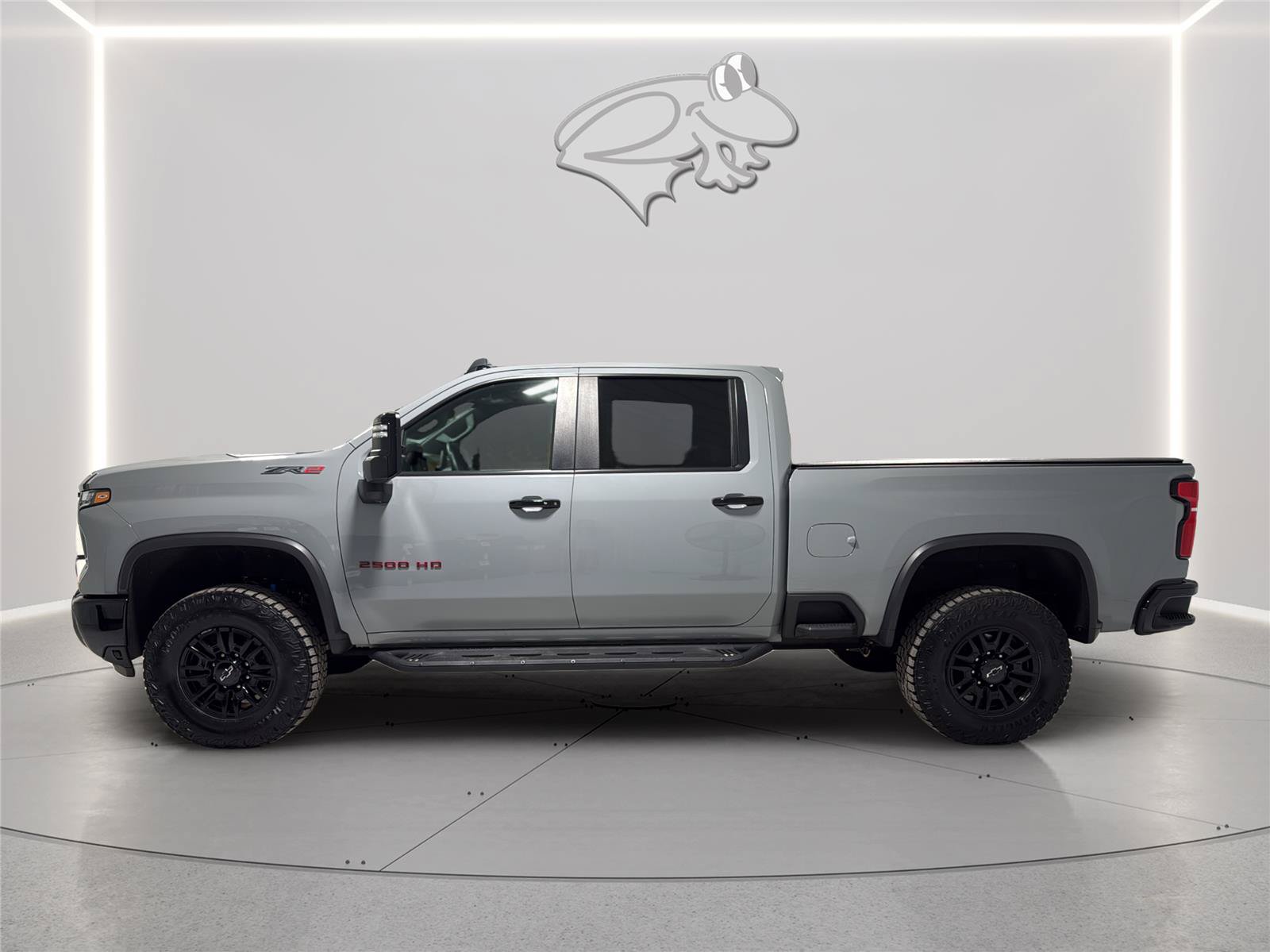 Used 2024 Chevrolet Silverado 2500 ZR2 w/ Technology Package AWD/4WD image 3