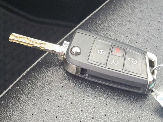 Used 2021 Volkswagen Tiguan SE image 35