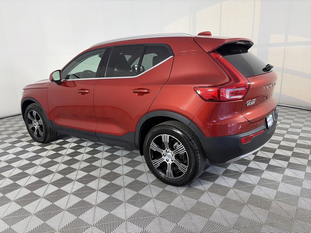 Used 2022 Volvo XC40 T5 Inscription image 3