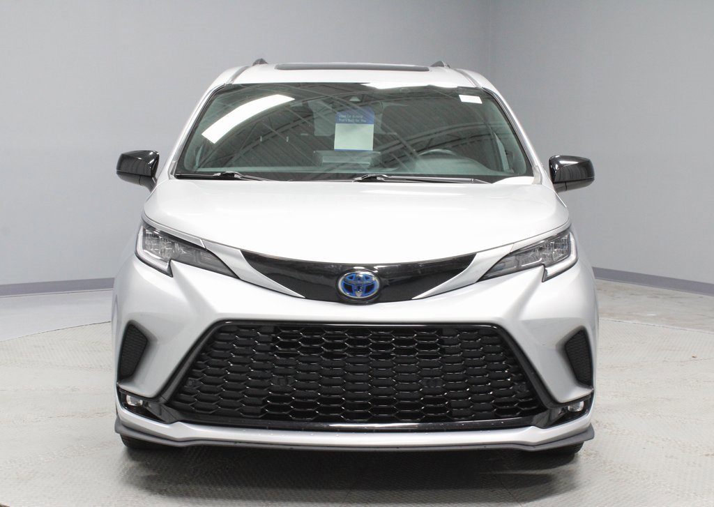 Used 2021 Toyota Sienna XSE w/ XSE Plus Package image 8