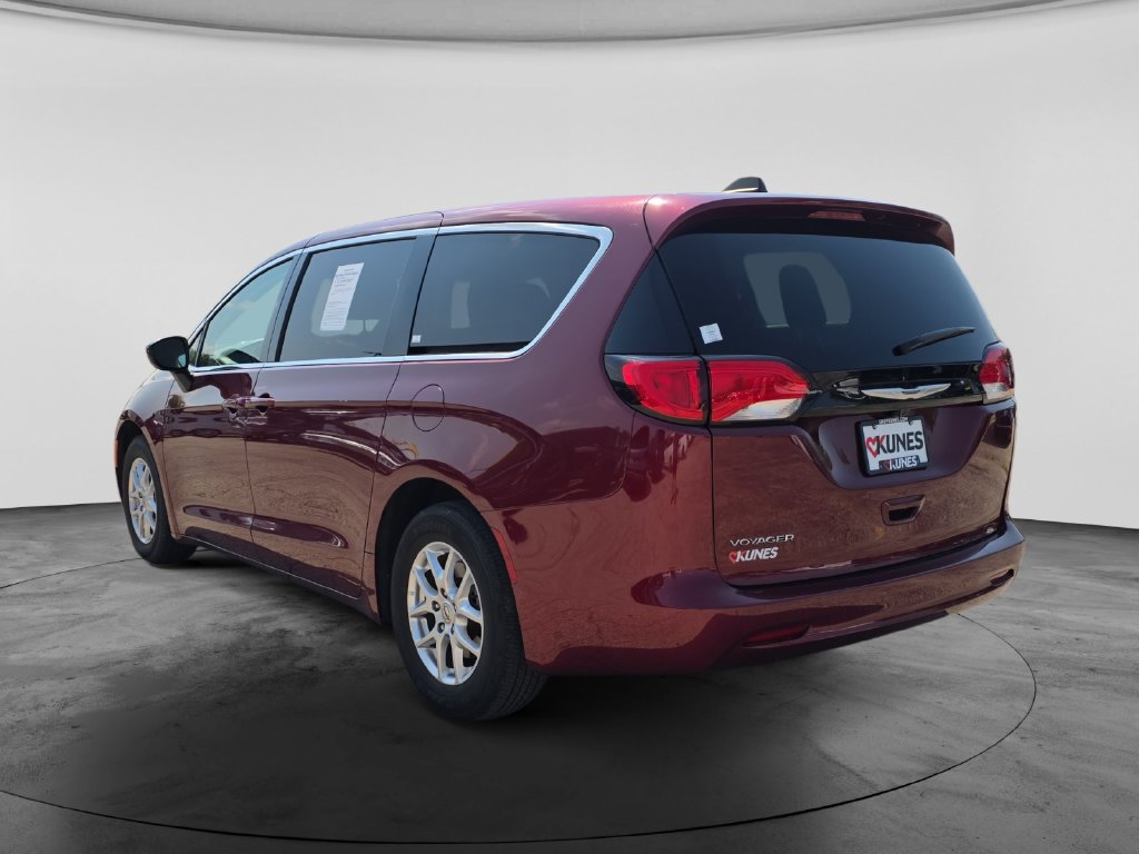Used 2023 Chrysler Voyager LX FWD image 6