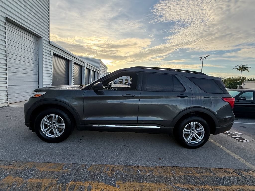 Certified 2020 Ford Explorer XLT w/ Equipment Group 202A AWD/4WD image 4