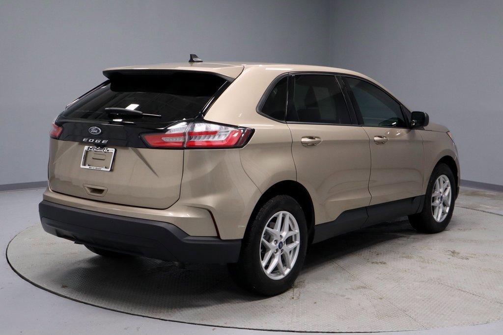 Certified 2021 Ford Edge SE image 10