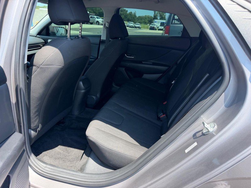 Used 2023 Hyundai Elantra SEL w/ Convenience Package FWD image 9