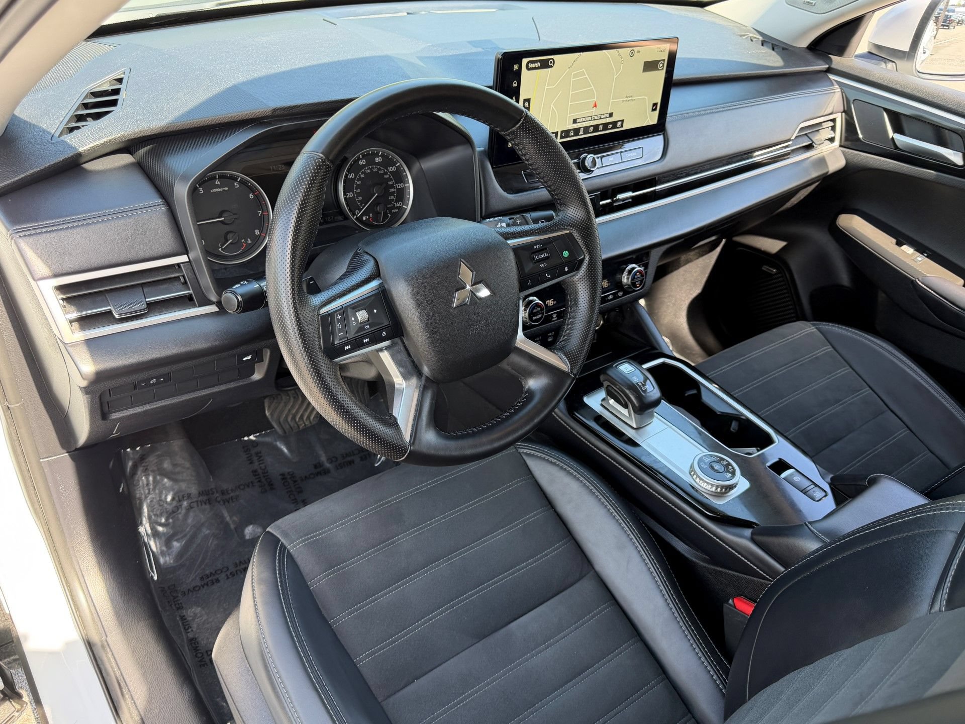 Used 2025 Mitsubishi Outlander SE AWD/4WD image 25