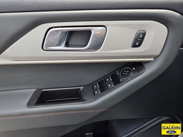 Certified 2025 Ford Explorer Active w/ Active Comfort Package RWD image 19