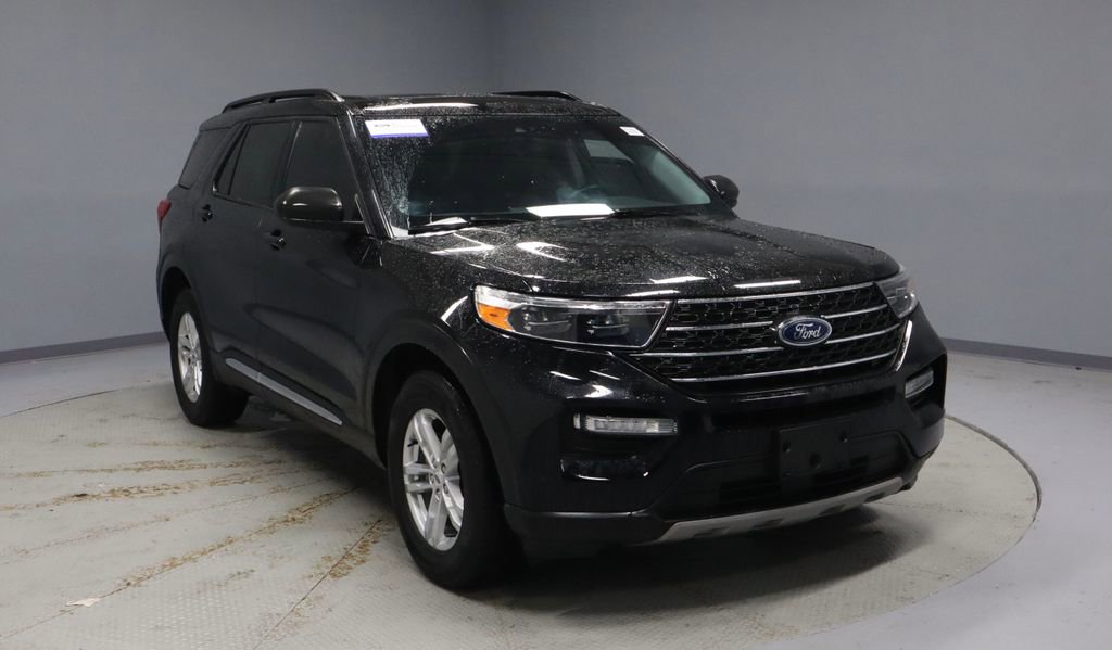 Certified 2023 Ford Explorer XLT AWD/4WD image 1