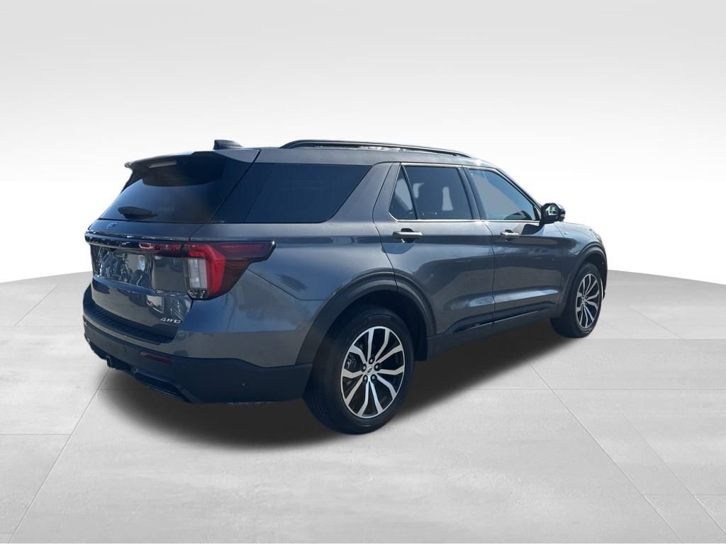 Certified 2025 Ford Explorer ST-Line image 6