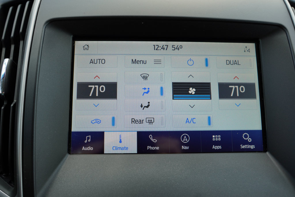 Certified 2020 Ford Edge SEL w/ Cold Weather Package AWD/4WD image 26