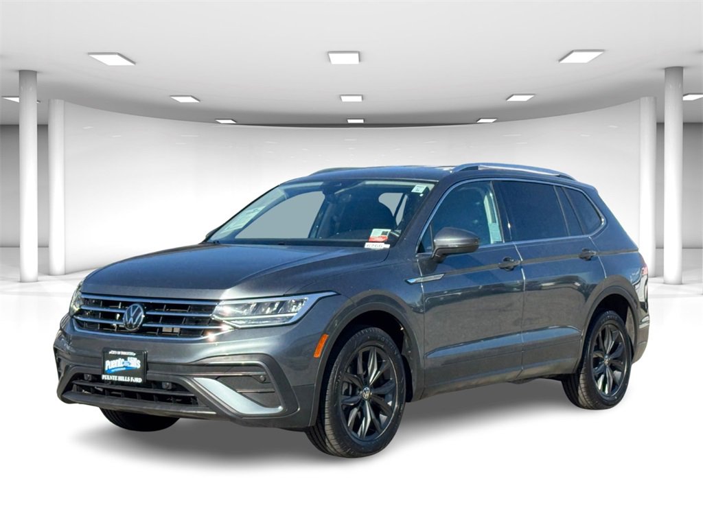 Used 2024 Volkswagen Tiguan SE image 2