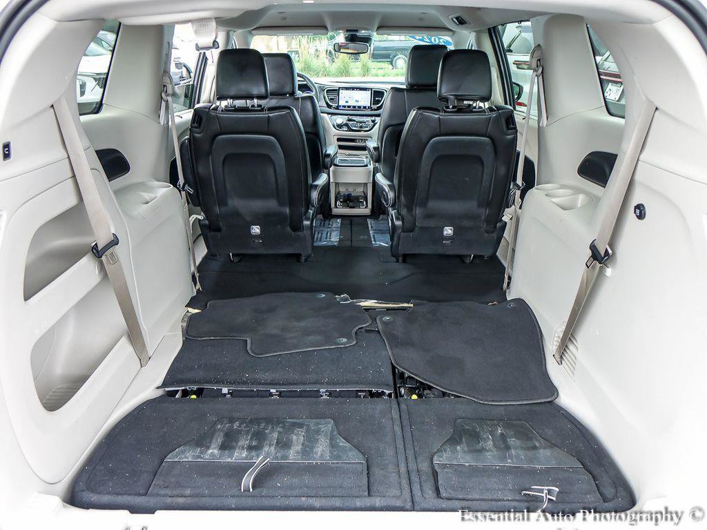 Used 2024 Chrysler Pacifica Touring-L FWD image 21