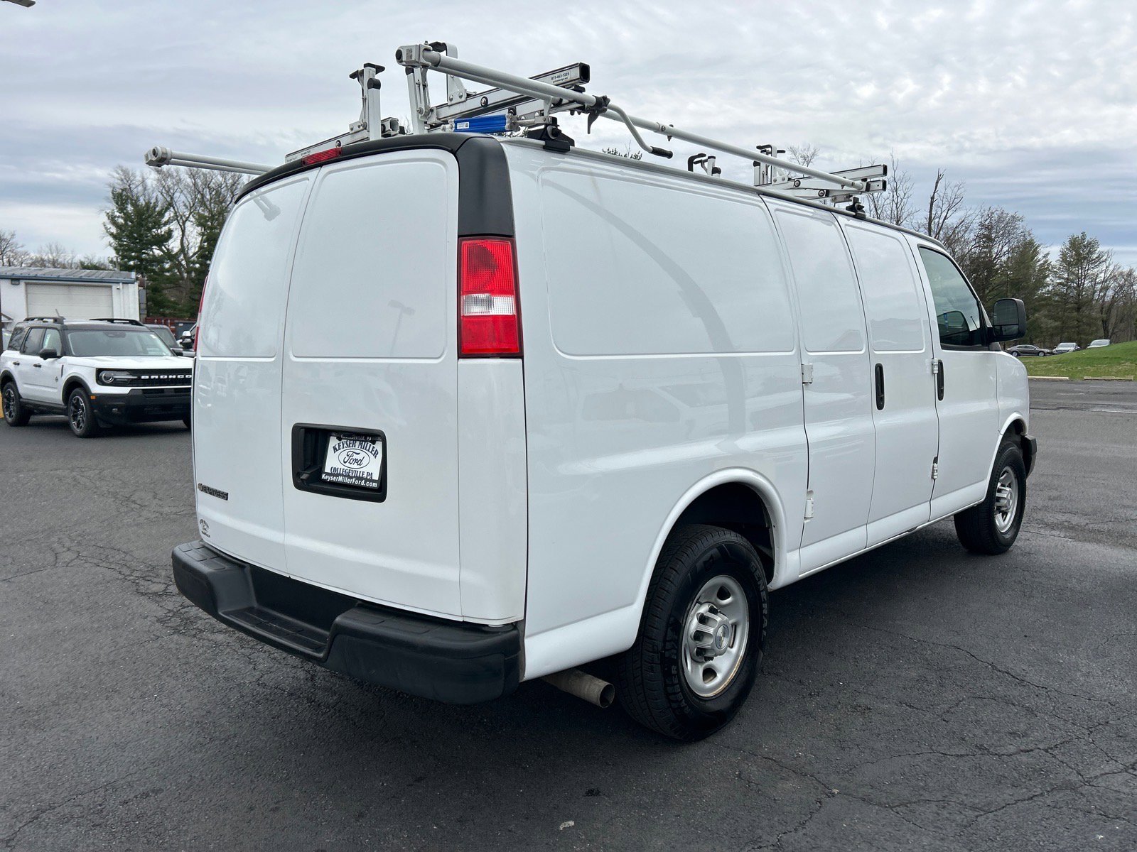 Used 2021 Chevrolet Express 2500 w/ Driver Convenience Package image 11
