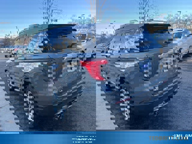 Certified 2022 Ford Explorer Platinum w/ Equipment Group 601A image 6