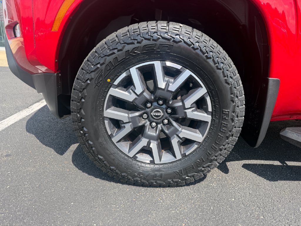 Used 2022 Nissan Frontier SV AWD/4WD image 11