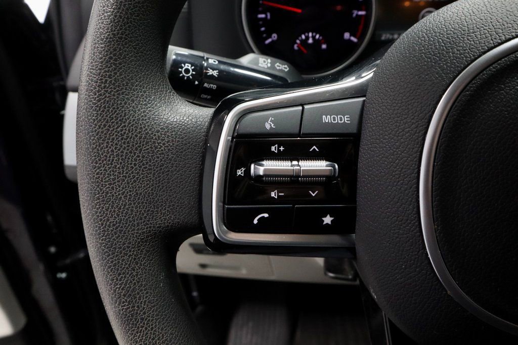 Used 2024 Kia Carnival LX image 26