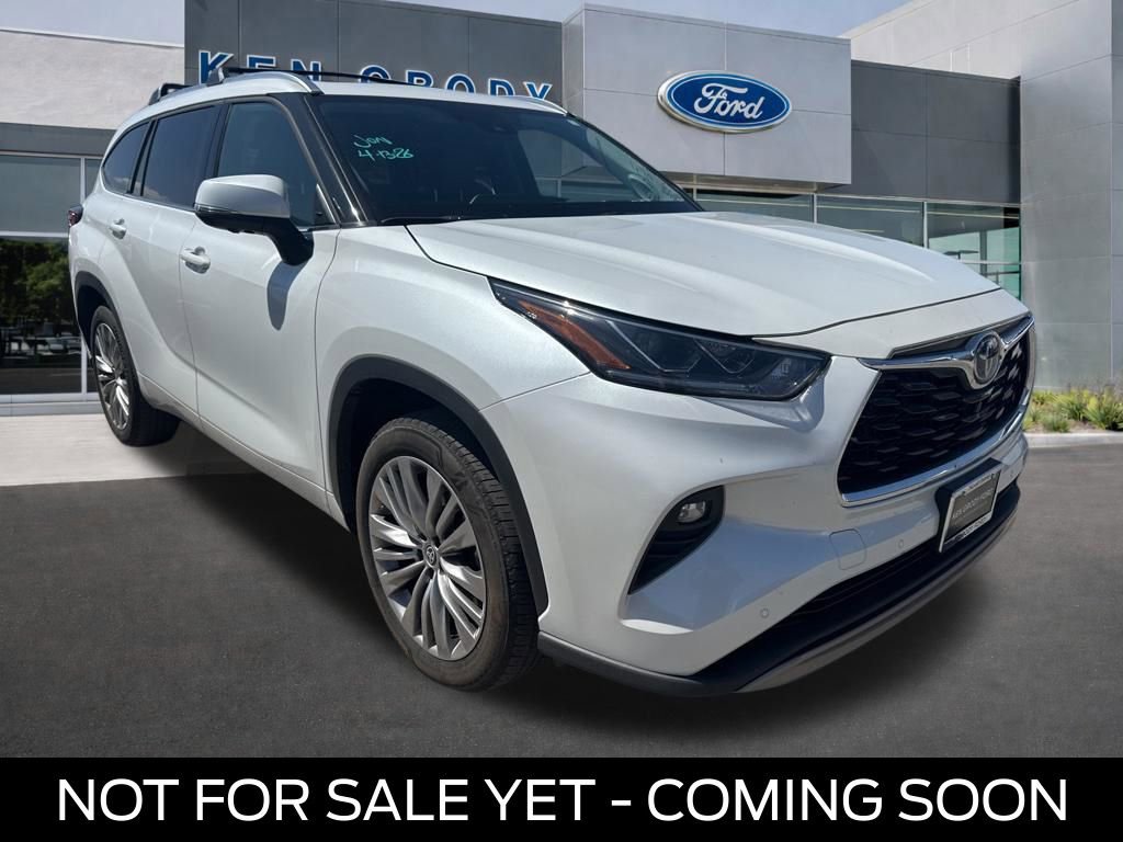 Used 2023 Toyota Highlander Platinum image 1