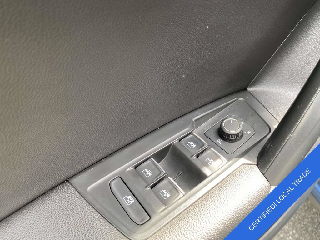 Used 2020 Volkswagen Tiguan SE AWD/4WD image 19