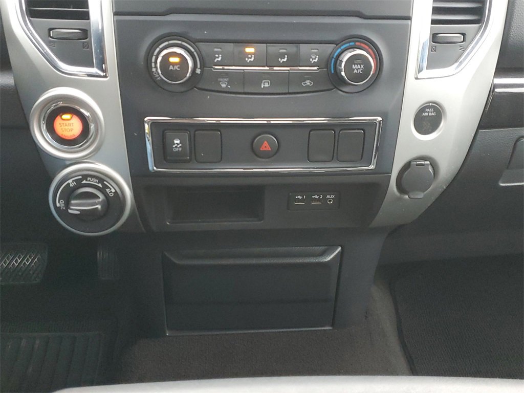 Used 2019 Nissan Titan SV image 21